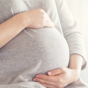 お腹の大きくなった妊婦